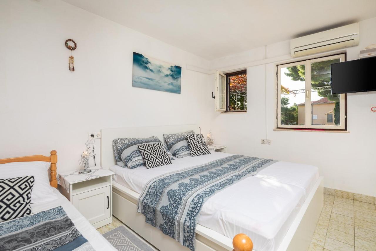 Urban Edge - Beach Apartments Omis Bagian luar foto
