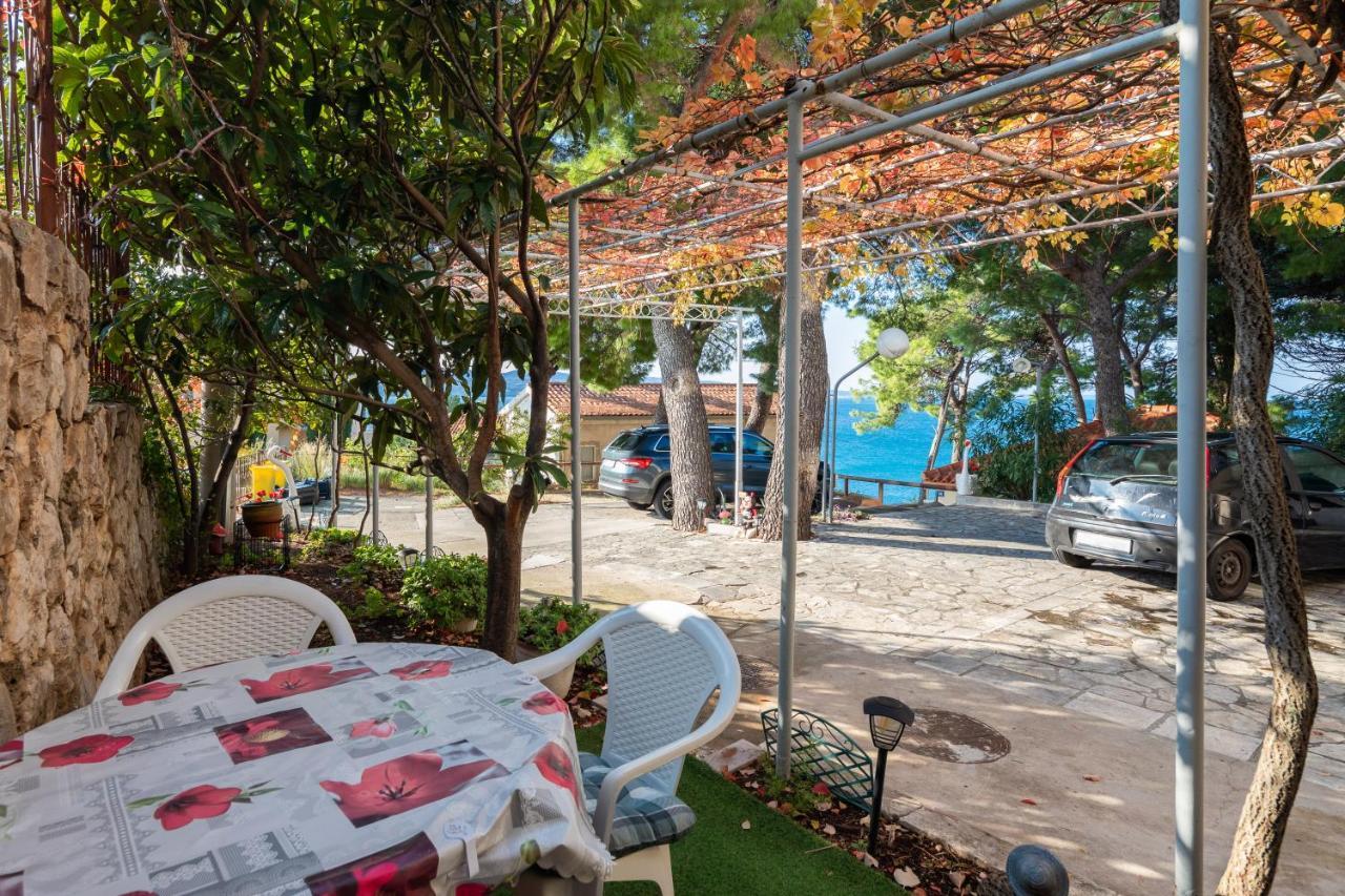 Urban Edge - Beach Apartments Omis Bagian luar foto