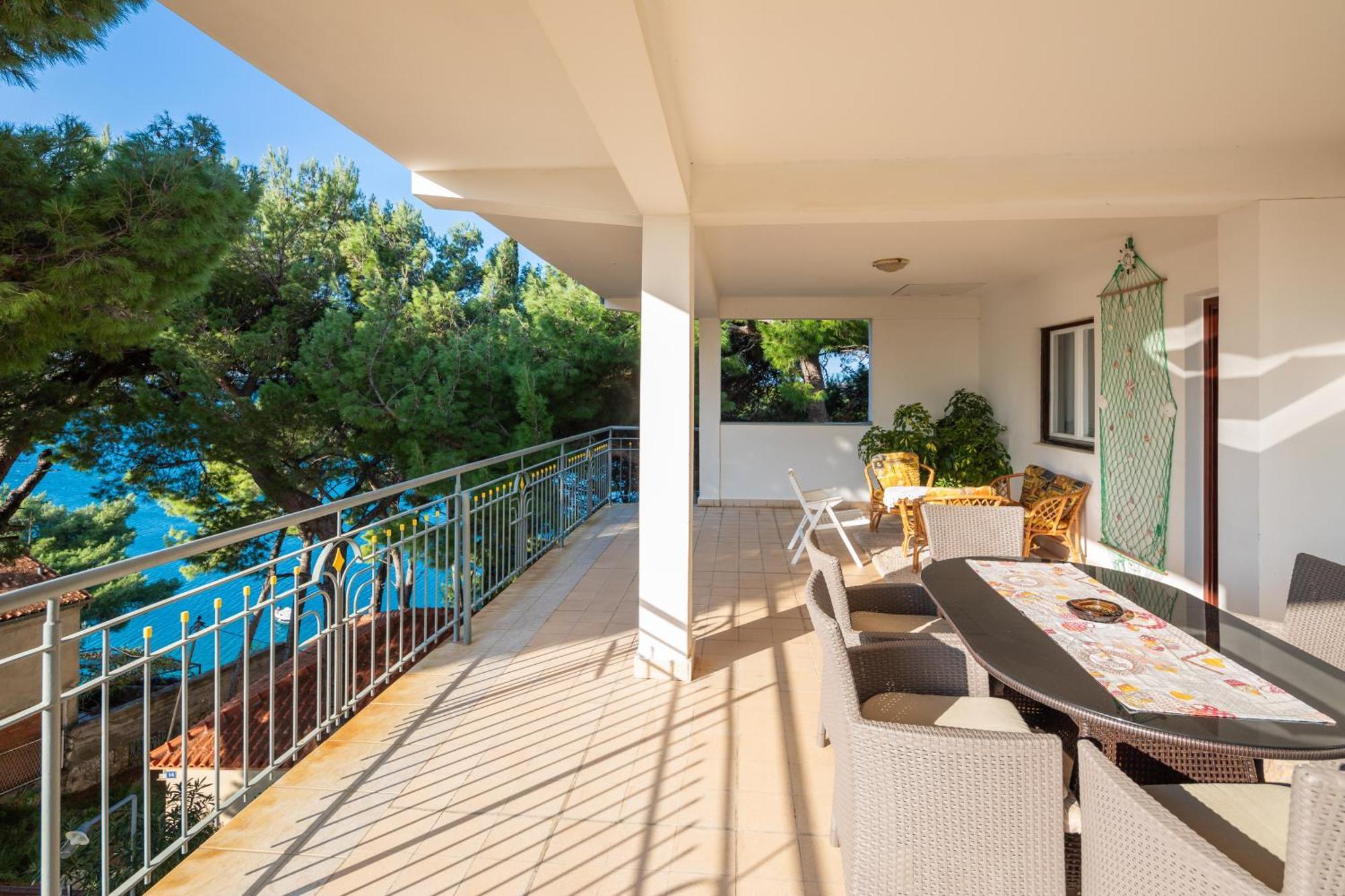 Urban Edge - Beach Apartments Omis Bagian luar foto