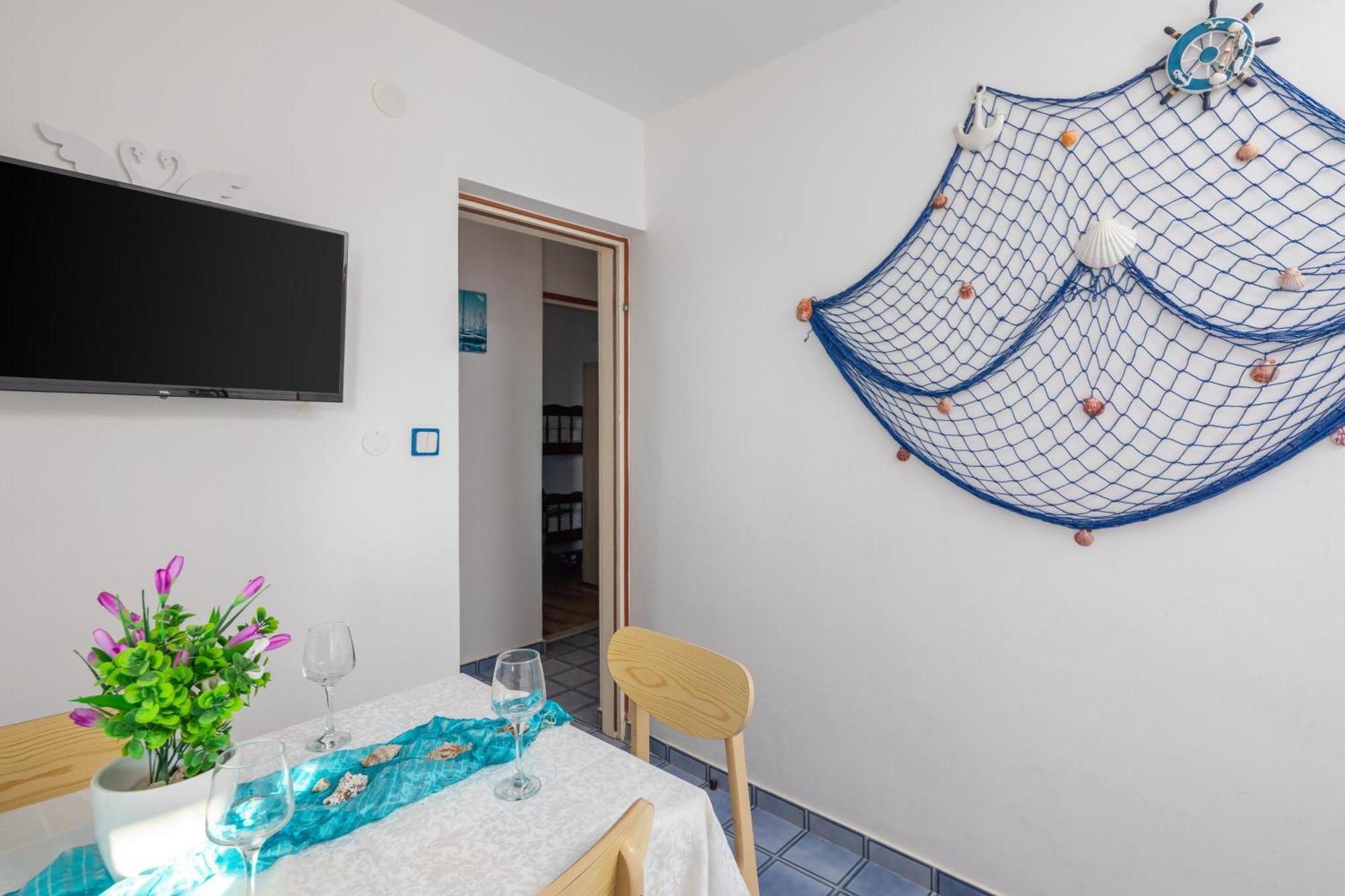 Urban Edge - Beach Apartments Omis Bagian luar foto