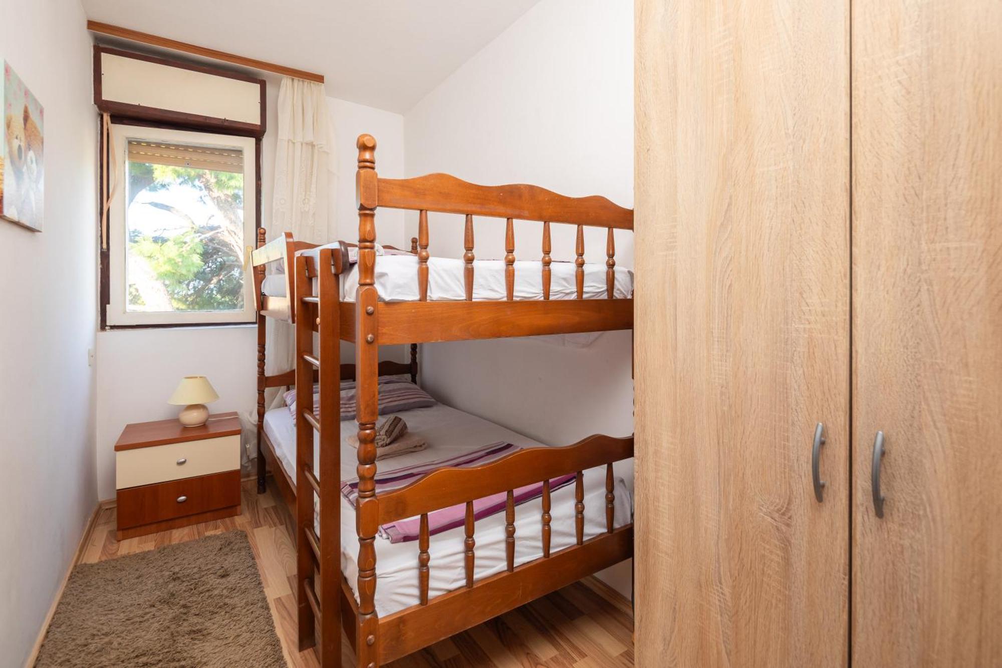 Urban Edge - Beach Apartments Omis Bagian luar foto