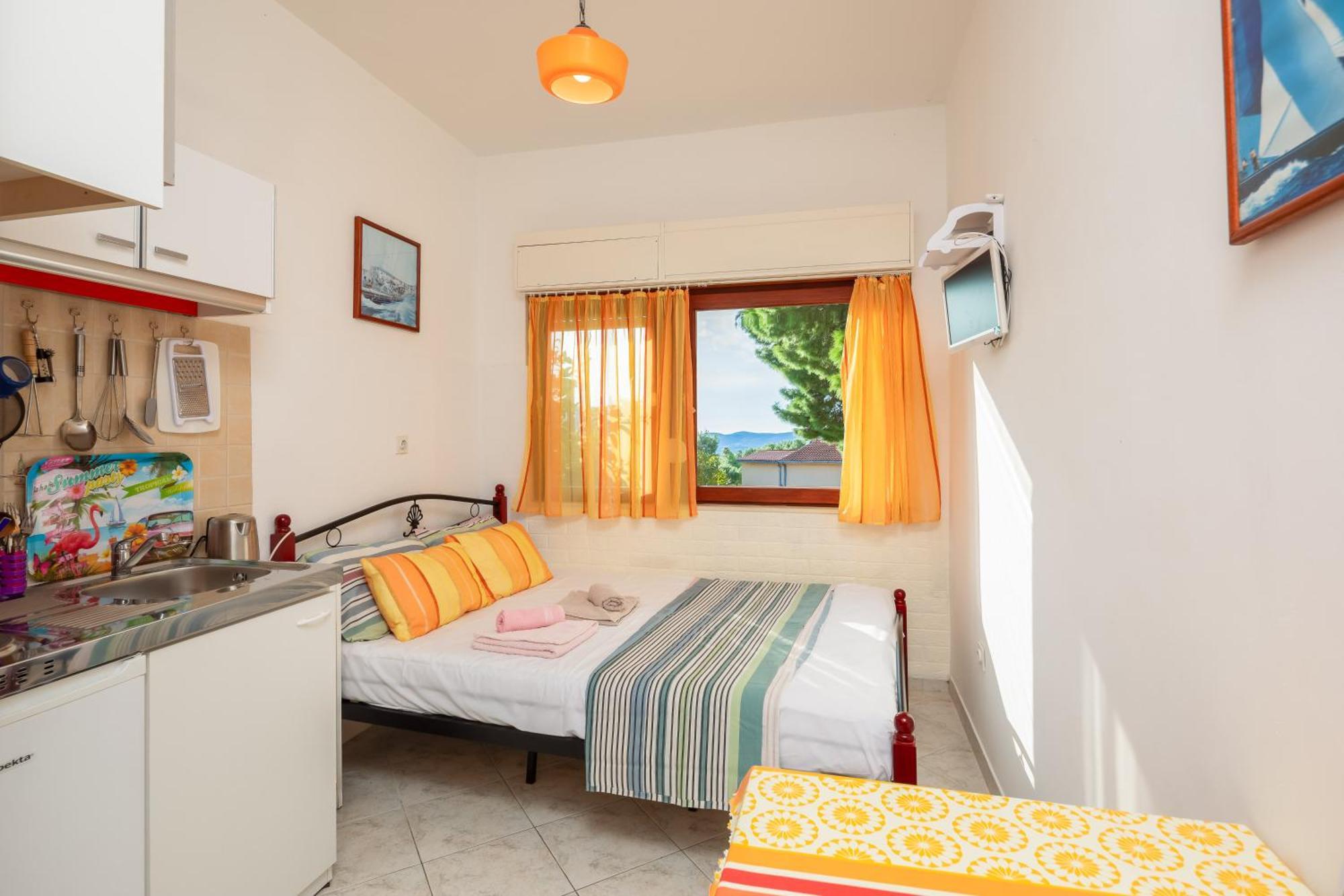 Urban Edge - Beach Apartments Omis Bagian luar foto