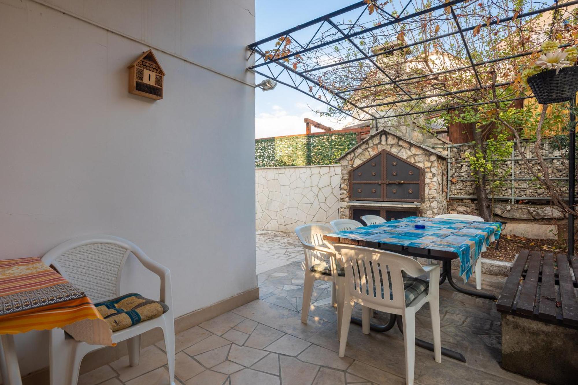 Urban Edge - Beach Apartments Omis Bagian luar foto