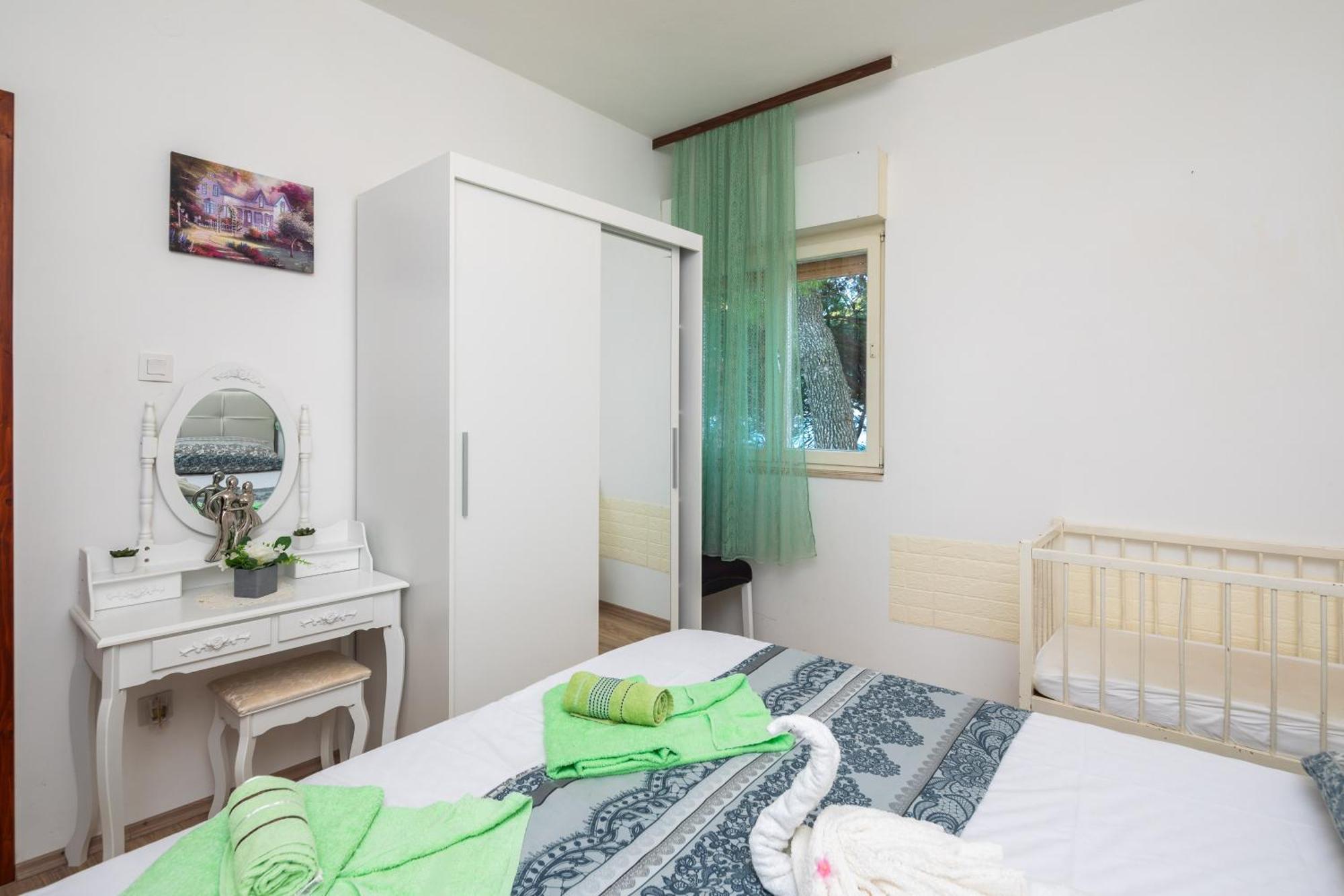 Urban Edge - Beach Apartments Omis Bagian luar foto