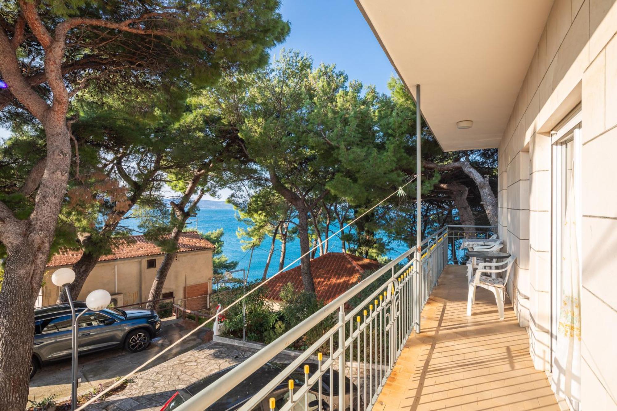 Urban Edge - Beach Apartments Omis Bagian luar foto