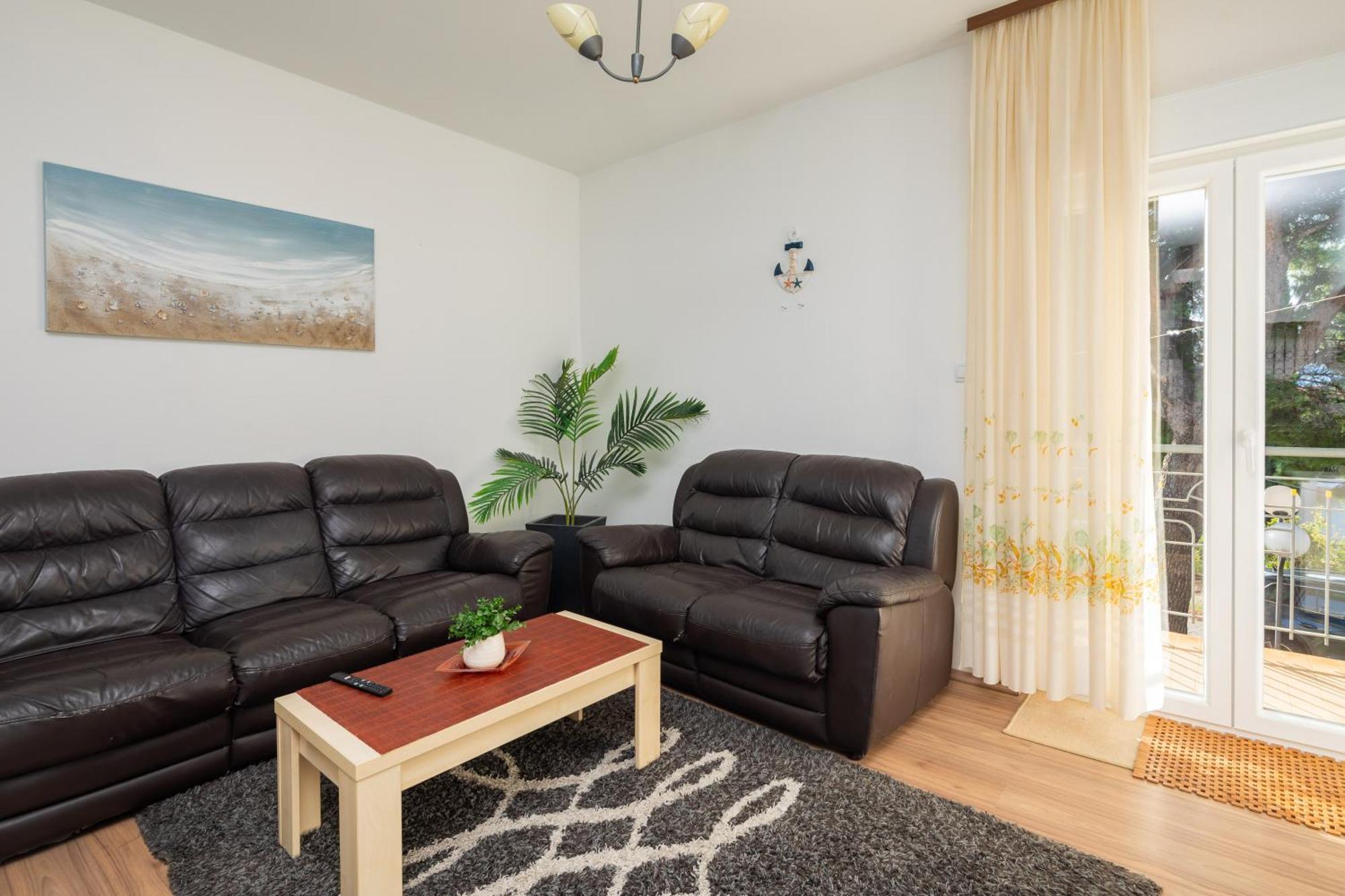 Urban Edge - Beach Apartments Omis Bagian luar foto