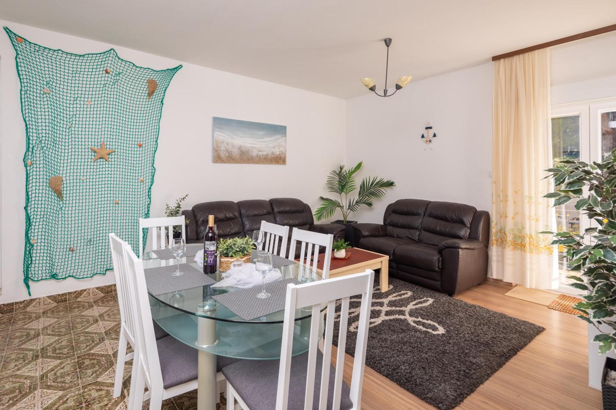 Urban Edge - Beach Apartments Omis Bagian luar foto