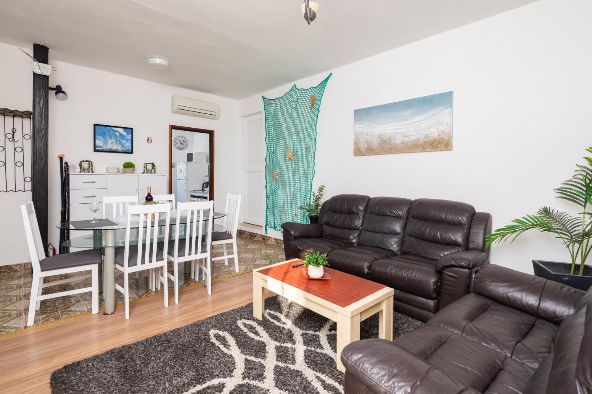 Urban Edge - Beach Apartments Omis Bagian luar foto