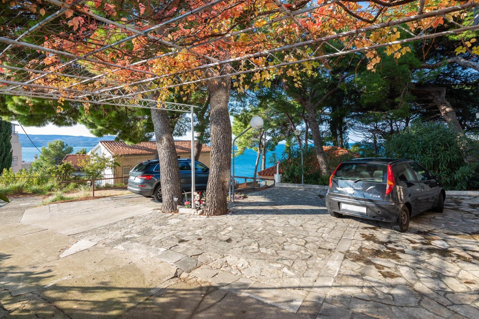 Urban Edge - Beach Apartments Omis Bagian luar foto