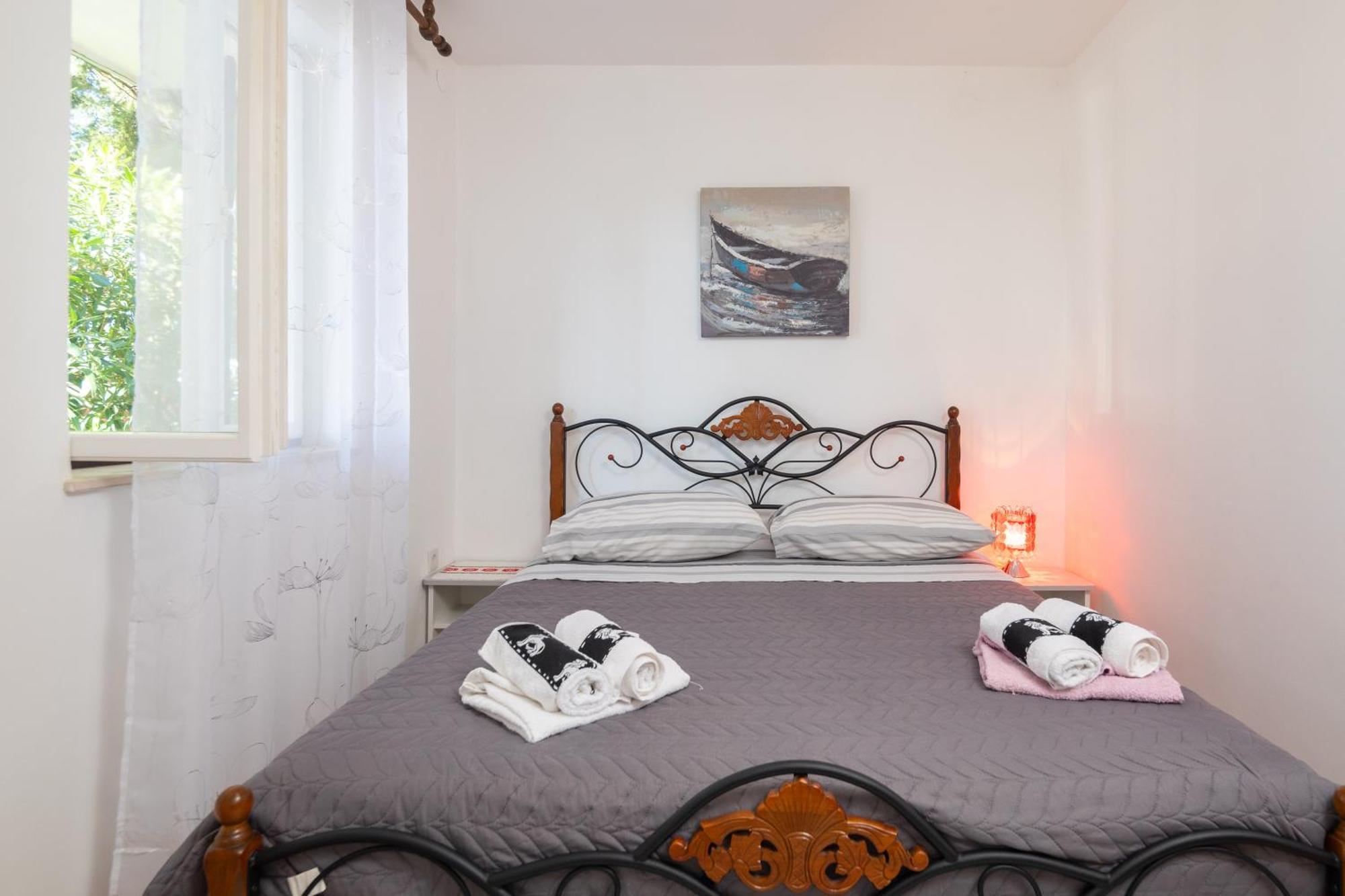 Urban Edge - Beach Apartments Omis Bagian luar foto