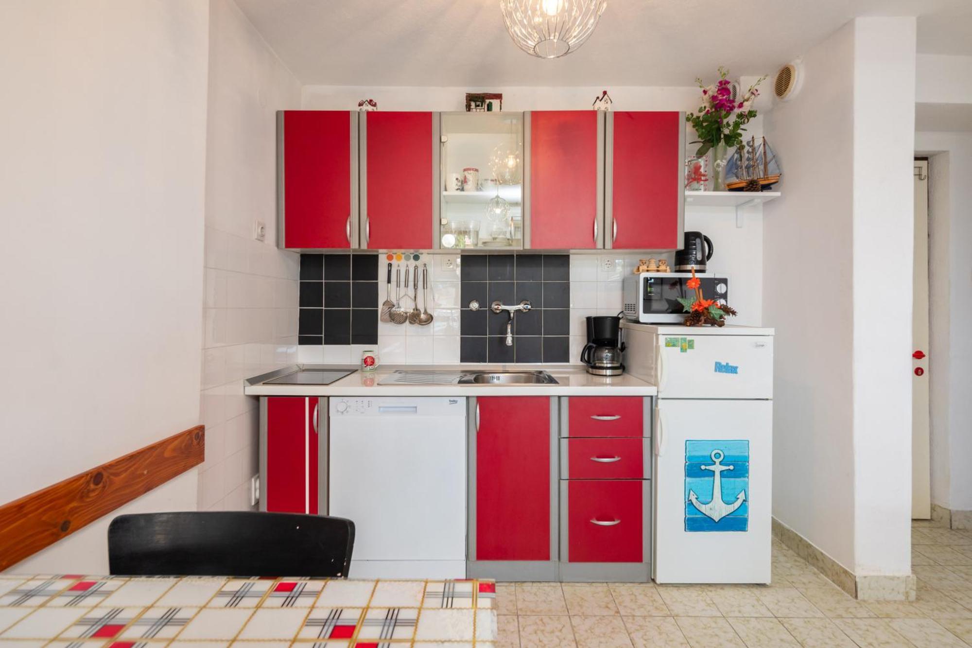 Urban Edge - Beach Apartments Omis Bagian luar foto