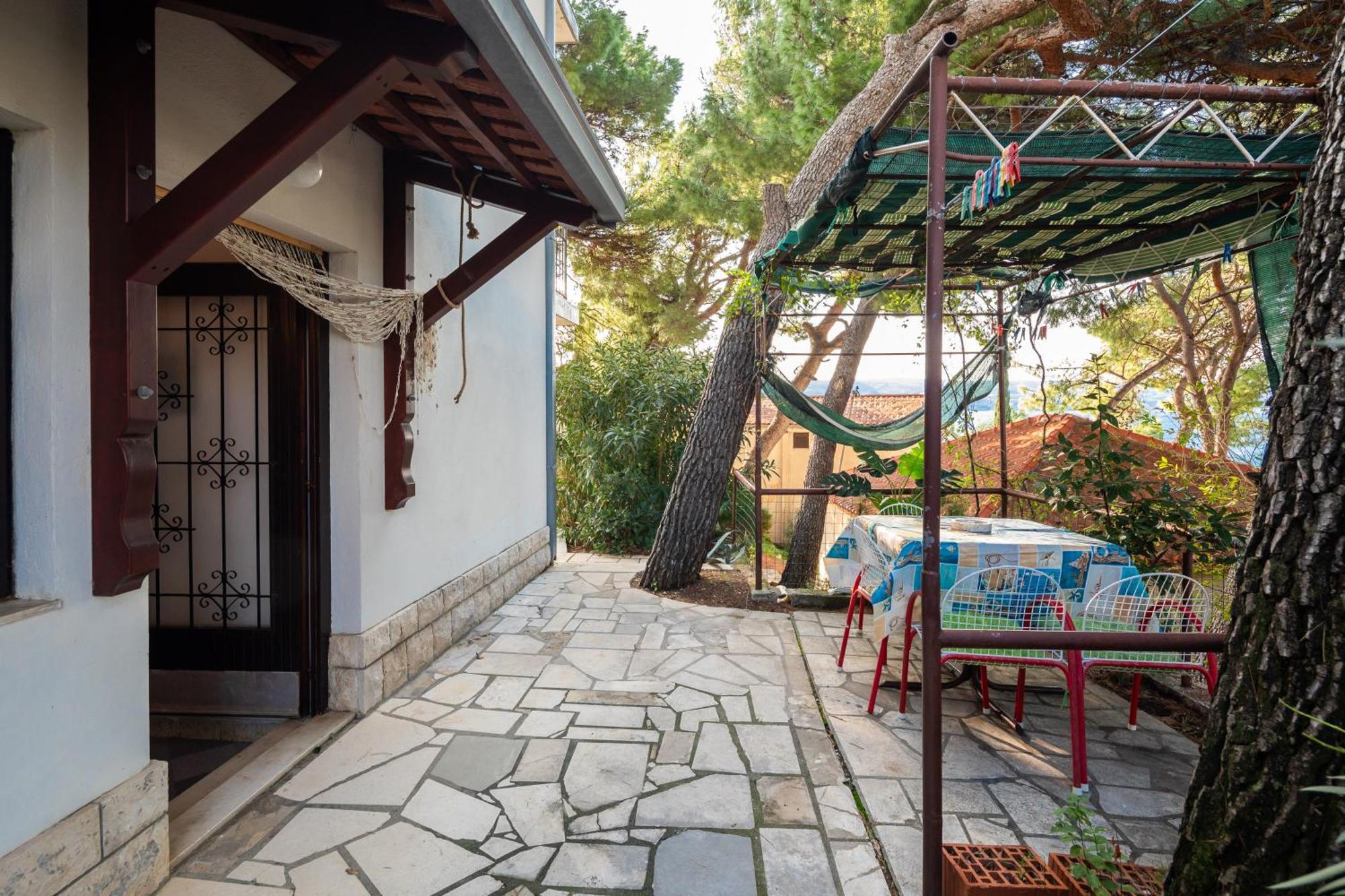 Urban Edge - Beach Apartments Omis Bagian luar foto