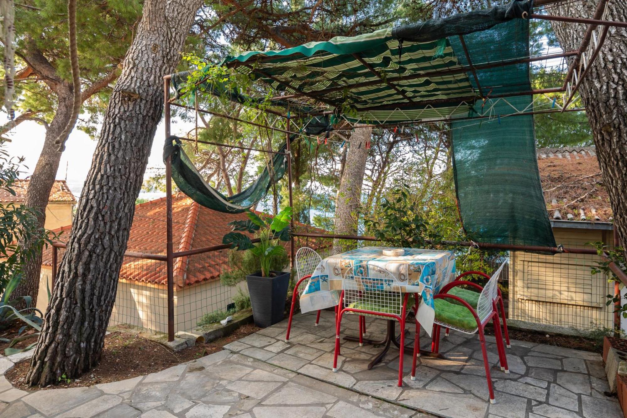 Urban Edge - Beach Apartments Omis Bagian luar foto