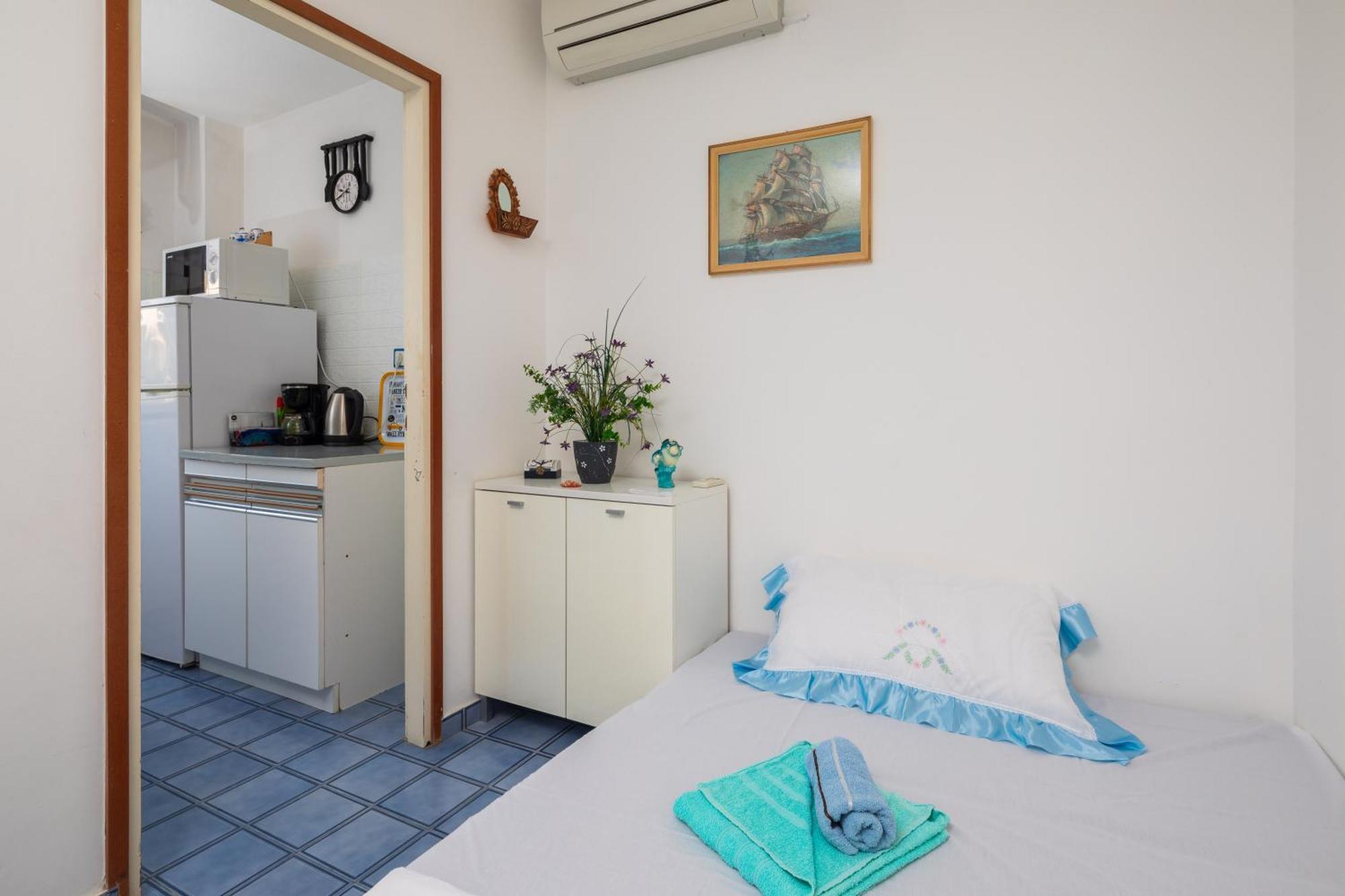 Urban Edge - Beach Apartments Omis Bagian luar foto