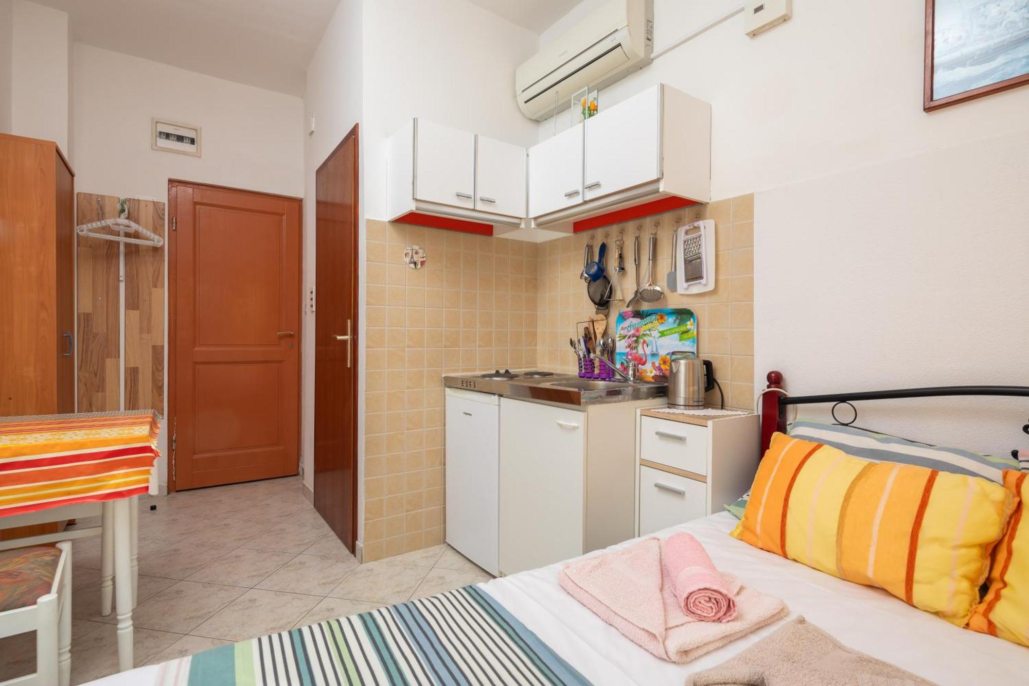 Urban Edge - Beach Apartments Omis Bagian luar foto