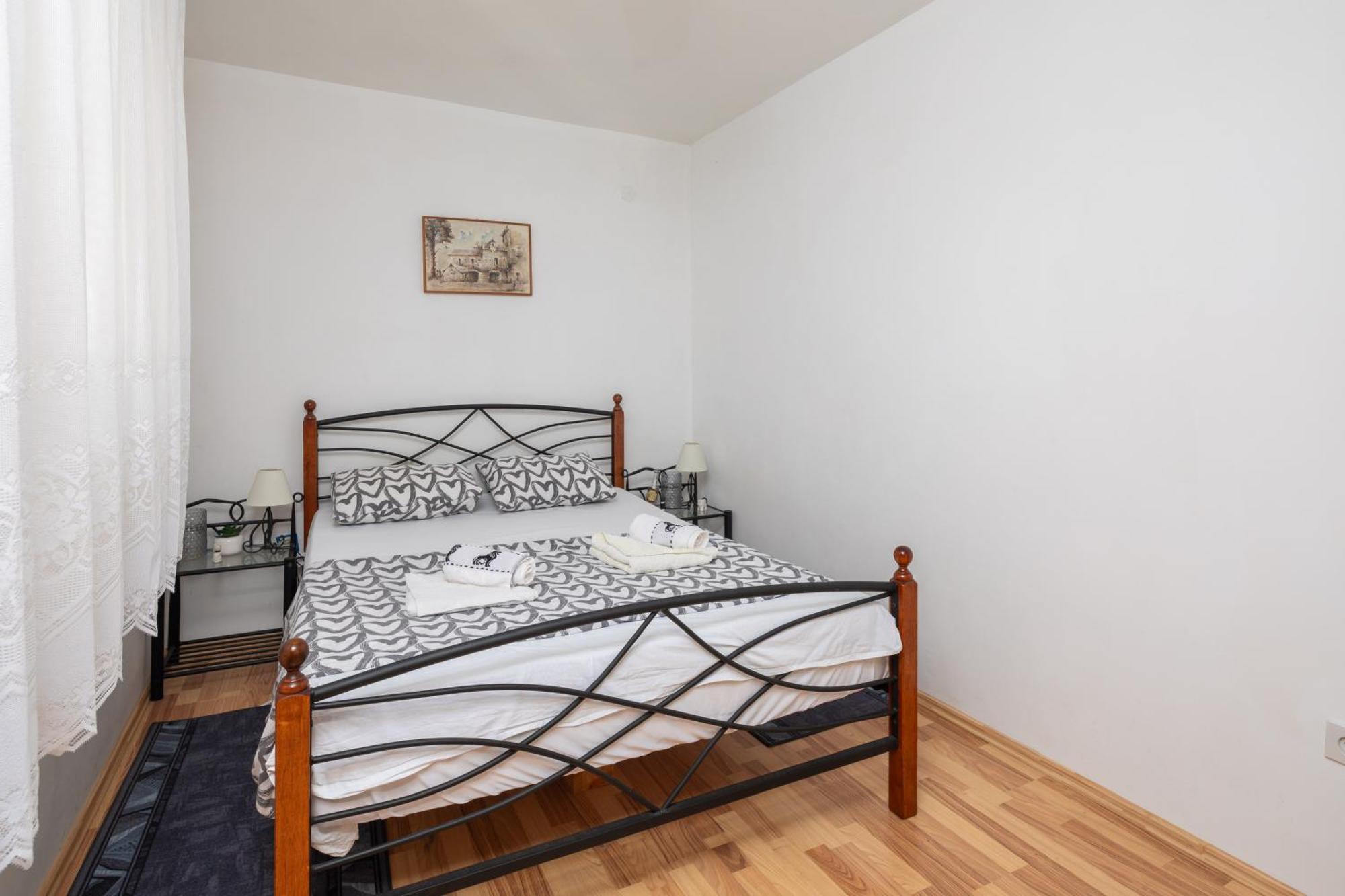 Urban Edge - Beach Apartments Omis Bagian luar foto