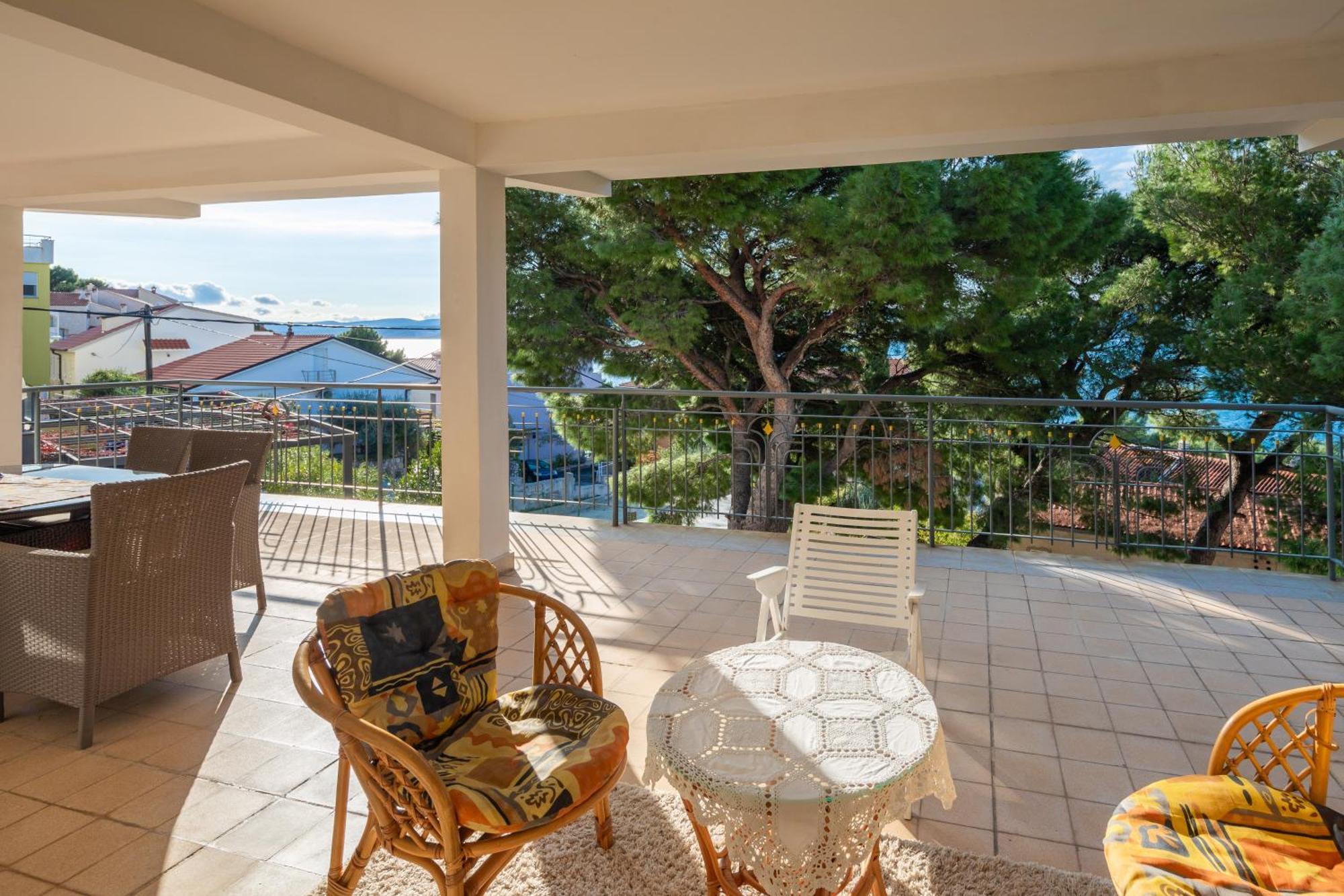Urban Edge - Beach Apartments Omis Bagian luar foto