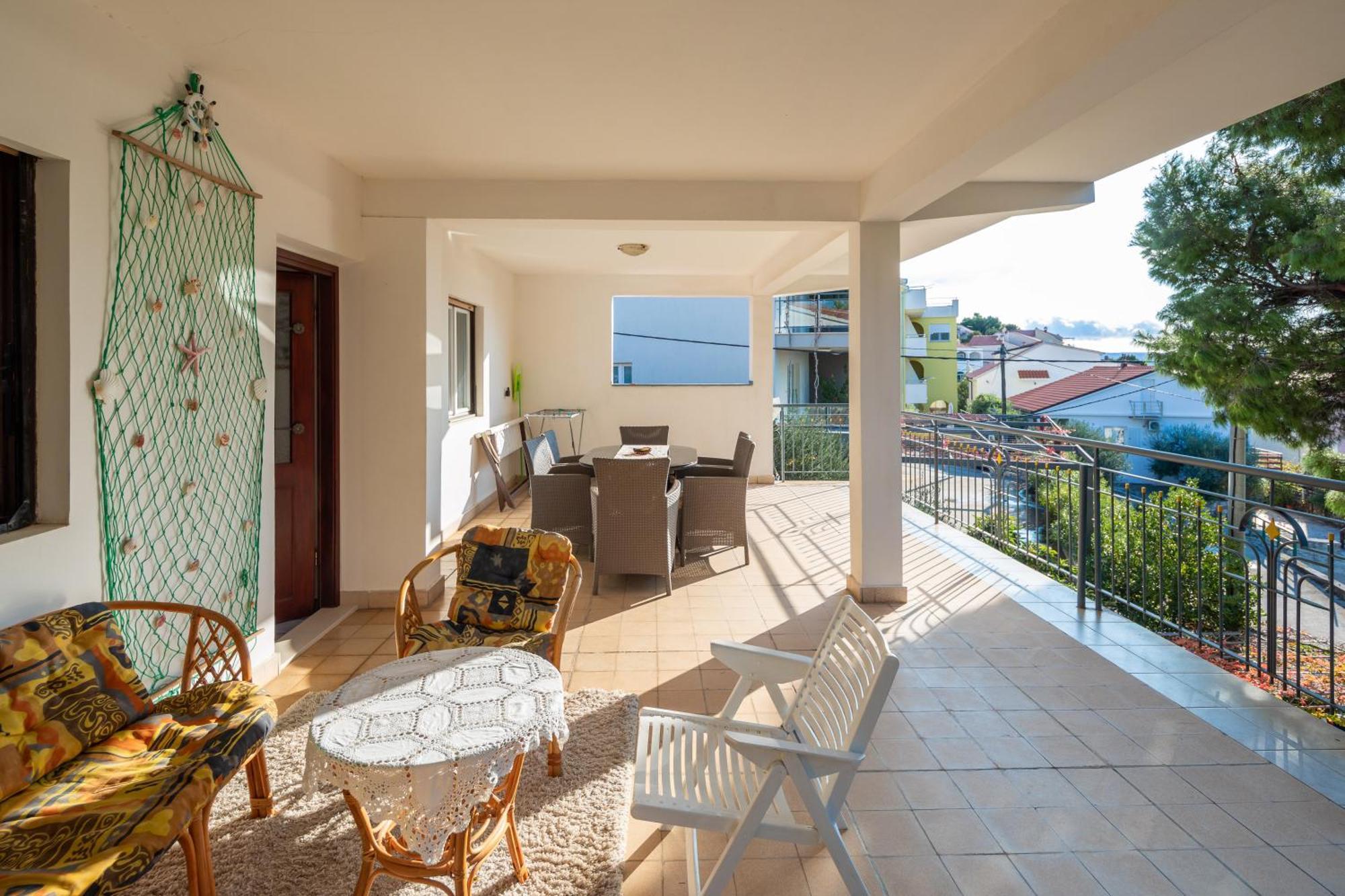 Urban Edge - Beach Apartments Omis Bagian luar foto