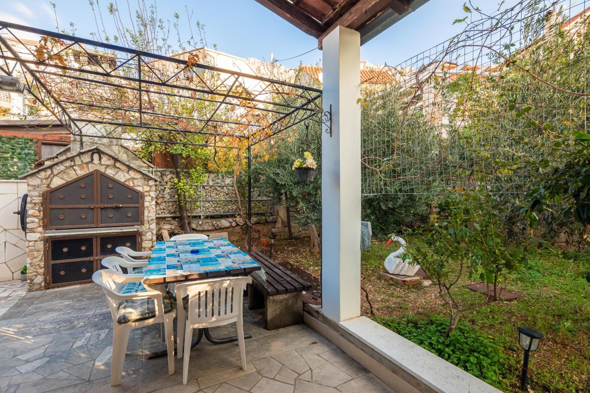 Urban Edge - Beach Apartments Omis Bagian luar foto